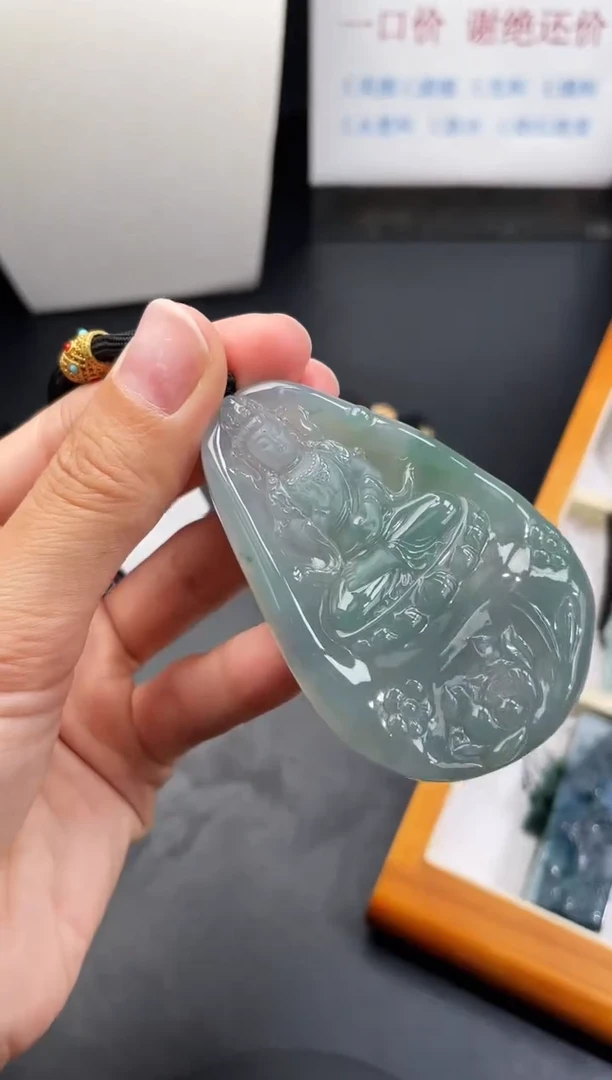 颈饰未镶嵌翡翠观音