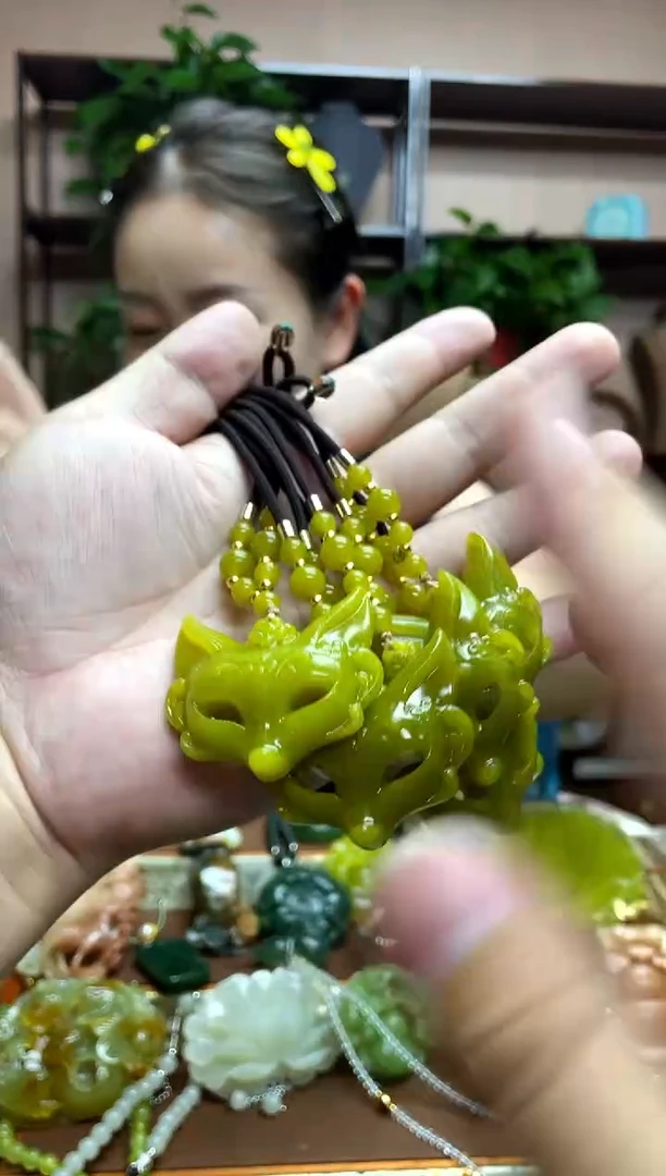 未镶嵌岫玉吊坠多样性发货发其中之一