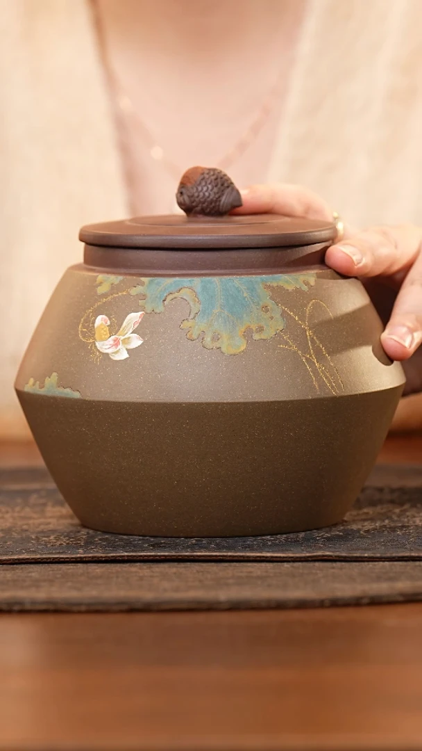 紫砂茶叶罐金鱼钮青段泥绘荷叶荷花合欢罐
