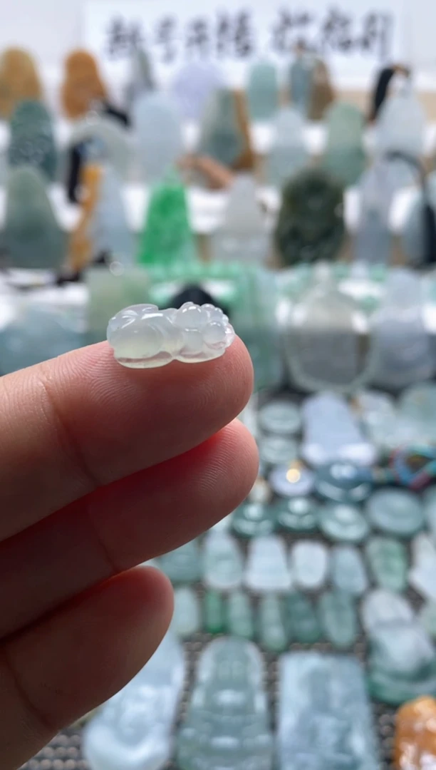 翡翠未镶嵌吊坠(不含链)1