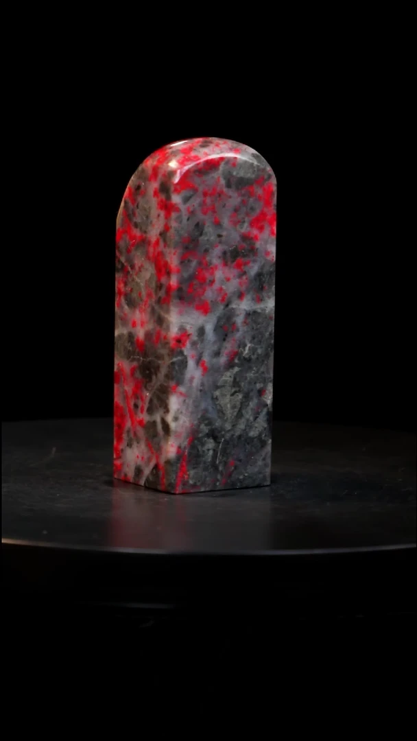 鸡血石梅花鸡血石