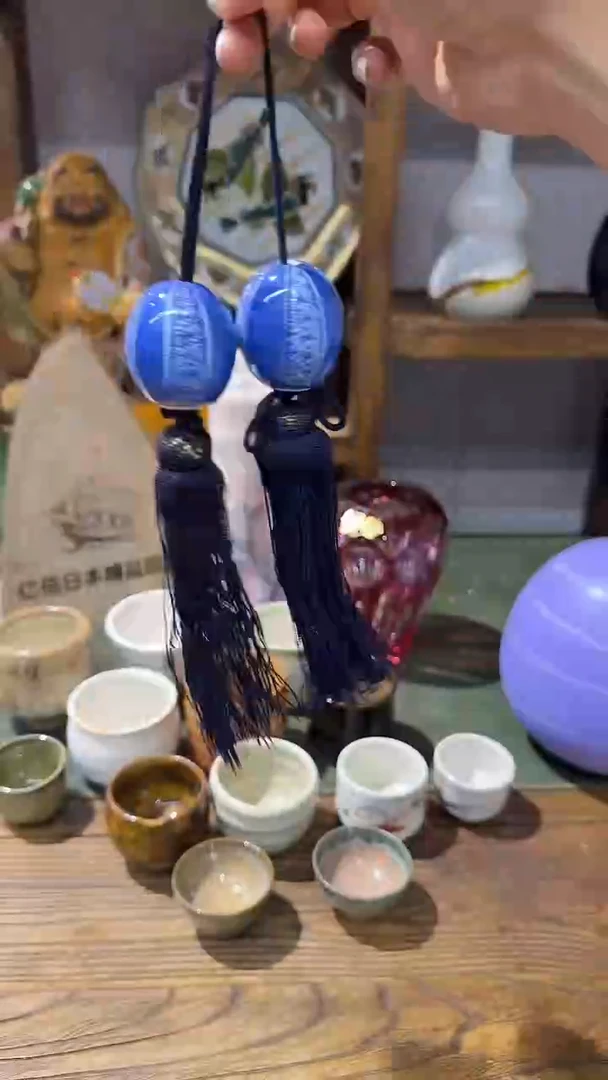 青花有款风镇····