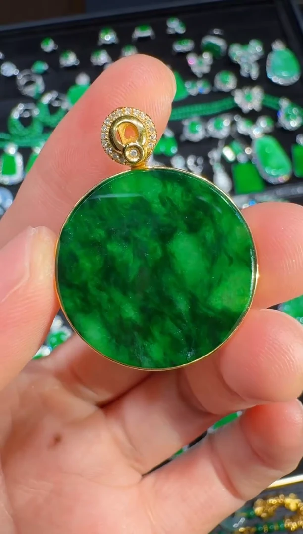 翡翠18K金镶嵌吊坠(不含链)辣色圆牌吊坠