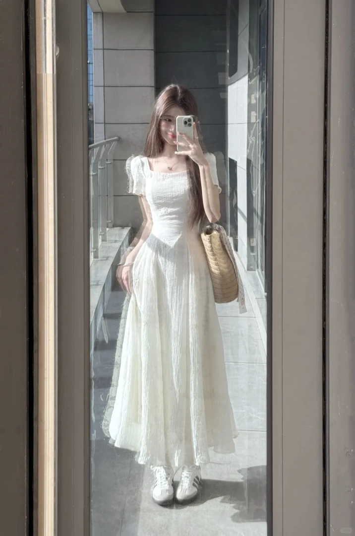 夏日绝美小裙子温柔白月光超好看独特漂亮高级感白色方领连衣裙女