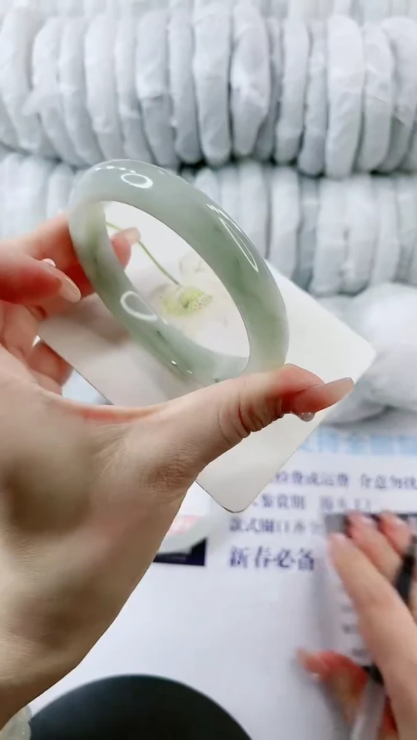 【闪购商品】石英质玉手镯未镶嵌0800275397-63多样性发货