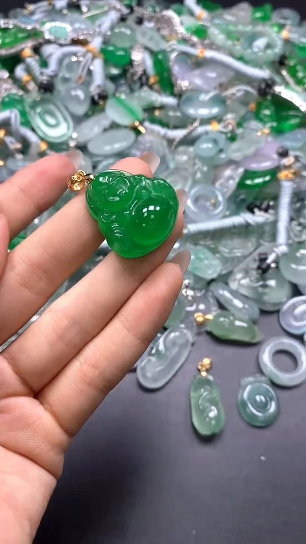 颈饰未镶嵌翡翠(配扣头多样性发其一）91