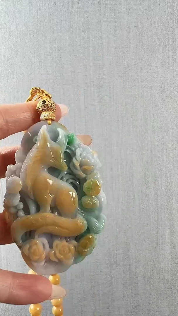 颈饰未镶嵌翡翠九尾狐