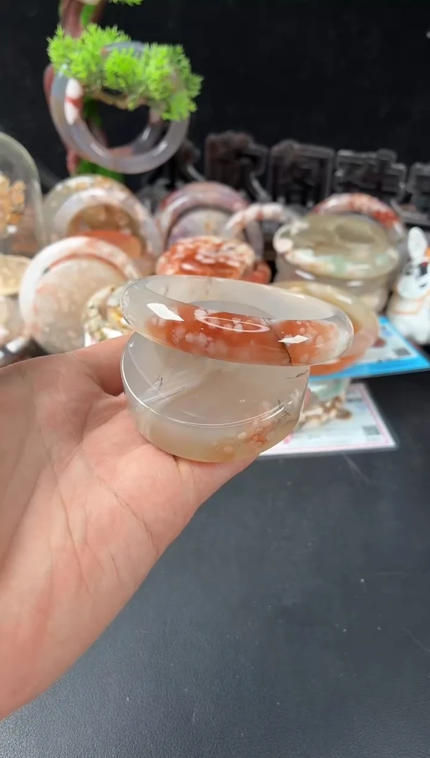 未镶嵌手镯（圆镯）石英质玉58