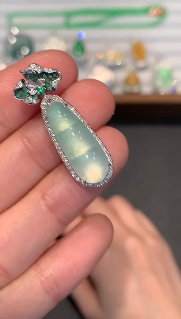【闪购商品】翡翠吊坠(不含链)18K金镶嵌6800