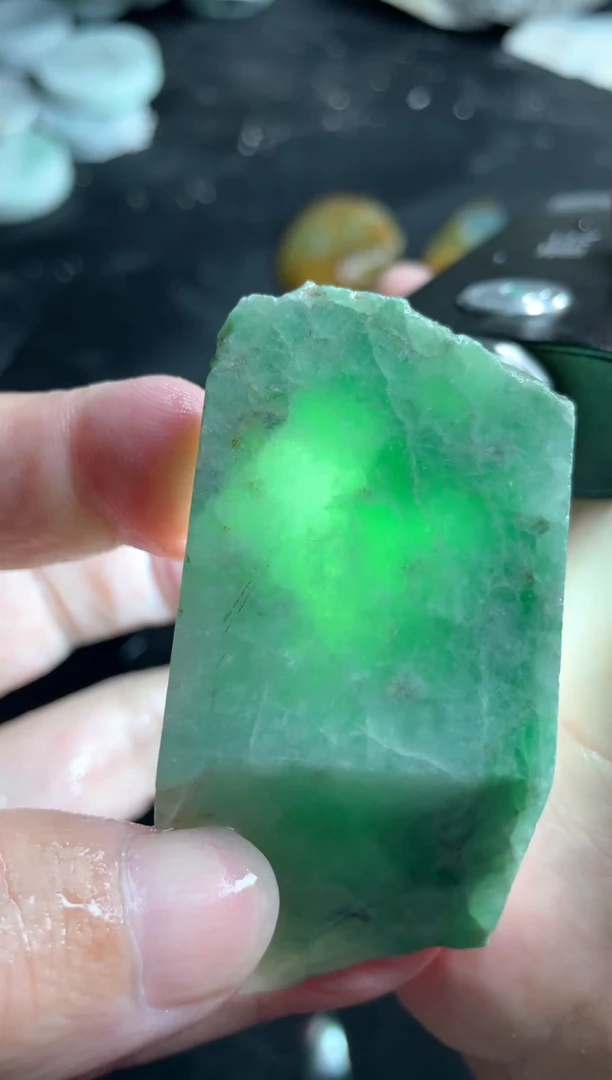 翡翠未镶嵌颈饰天然缅甸翡翠玉石