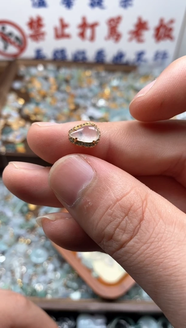 【闪购商品】翡翠颈饰未镶嵌哥哥