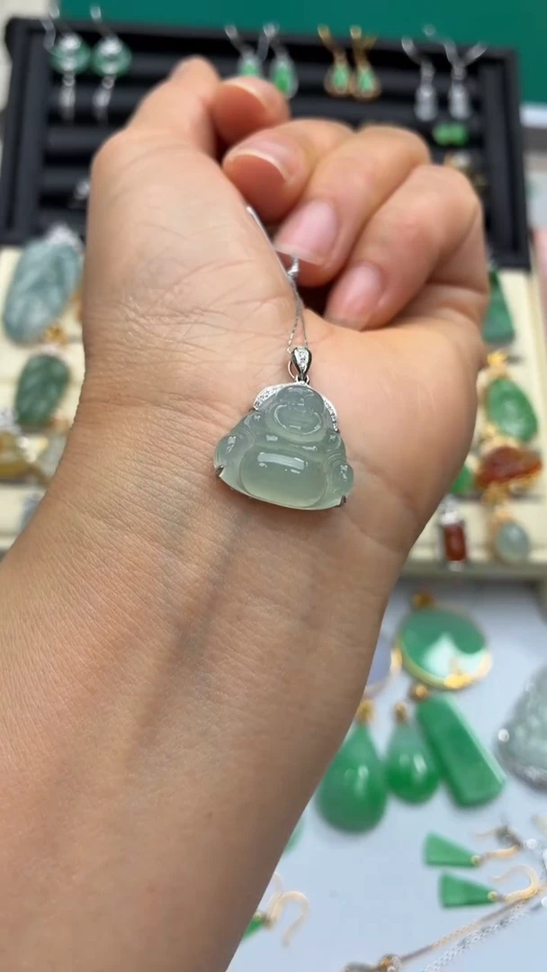 颈饰18K金镶嵌翡翠天然翡翠A货