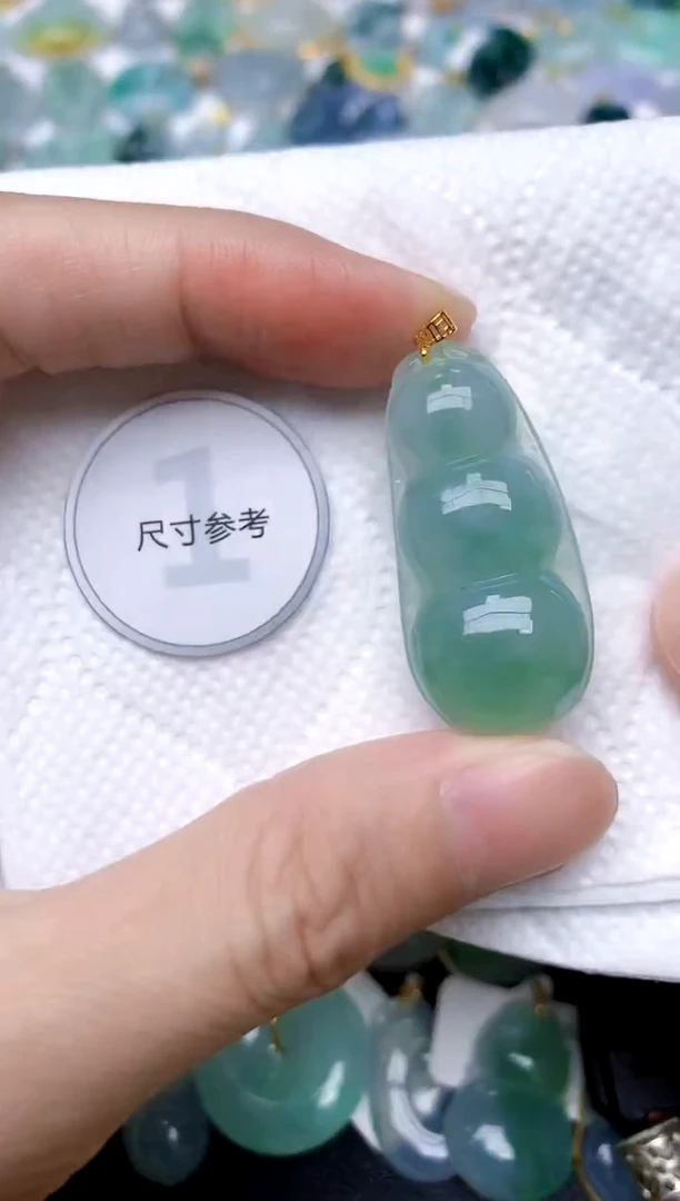 颈饰18K金镶嵌翡翠天然A货翡翠
