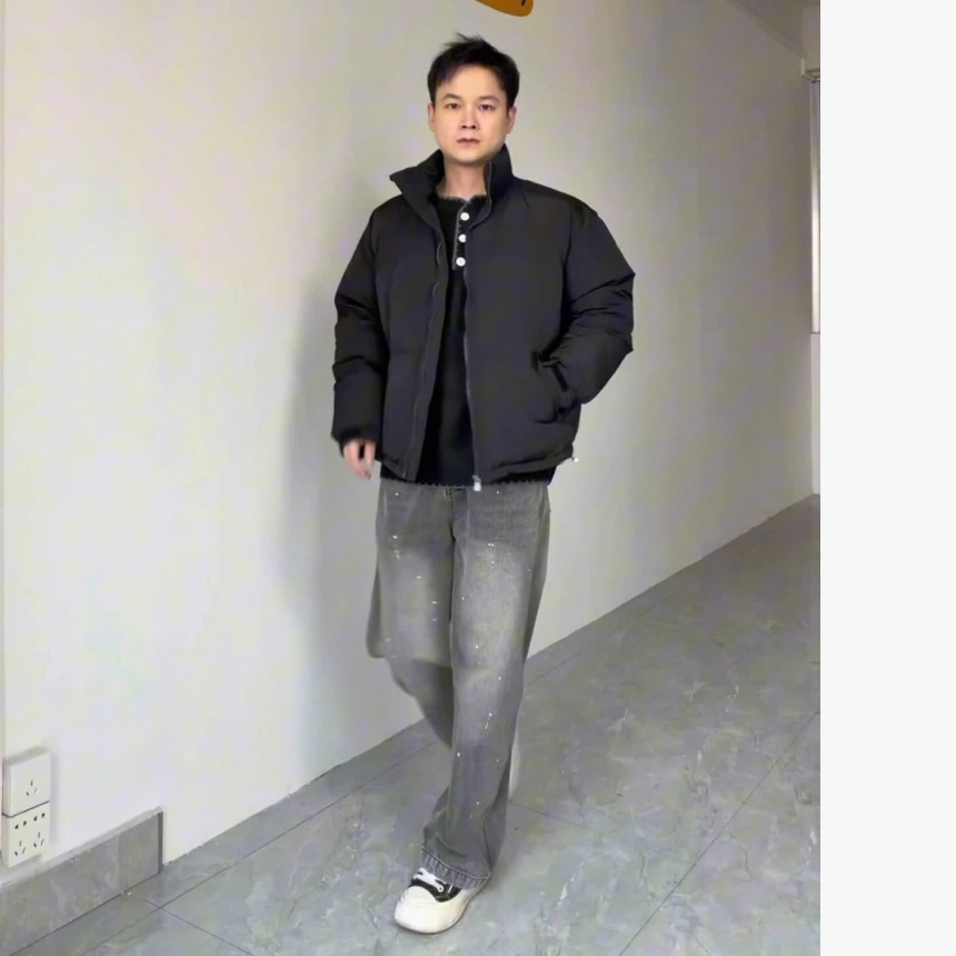 方向的向 黑色圆领毛衣+立领加厚棉服+灰色洗水牛仔裤男套装