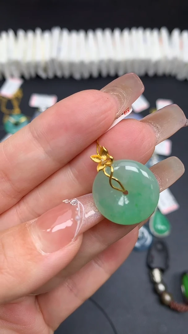 翡翠18K金镶嵌吊坠(不含链)MS191841