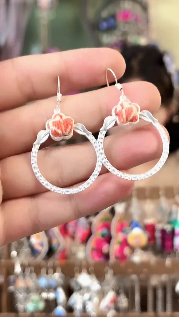 彩云南阁非遗老绣苗银饰品157