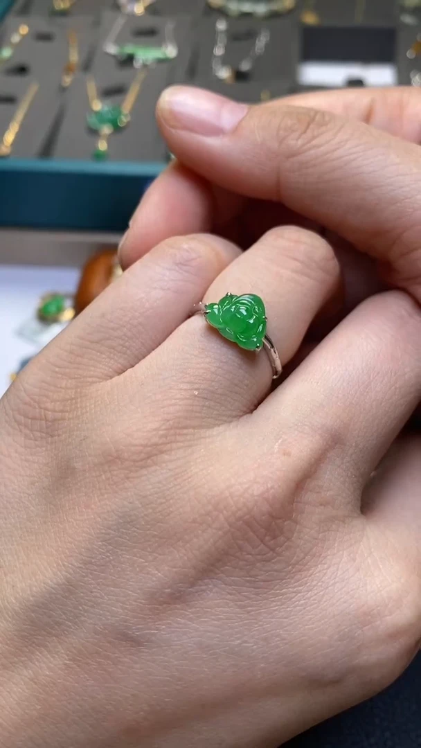 颈饰18K金镶嵌翡翠净货40528