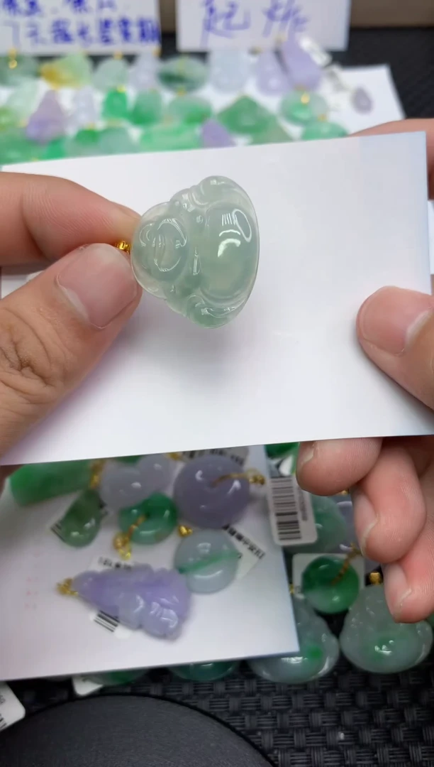 翡翠18K金镶嵌颈饰1111111111