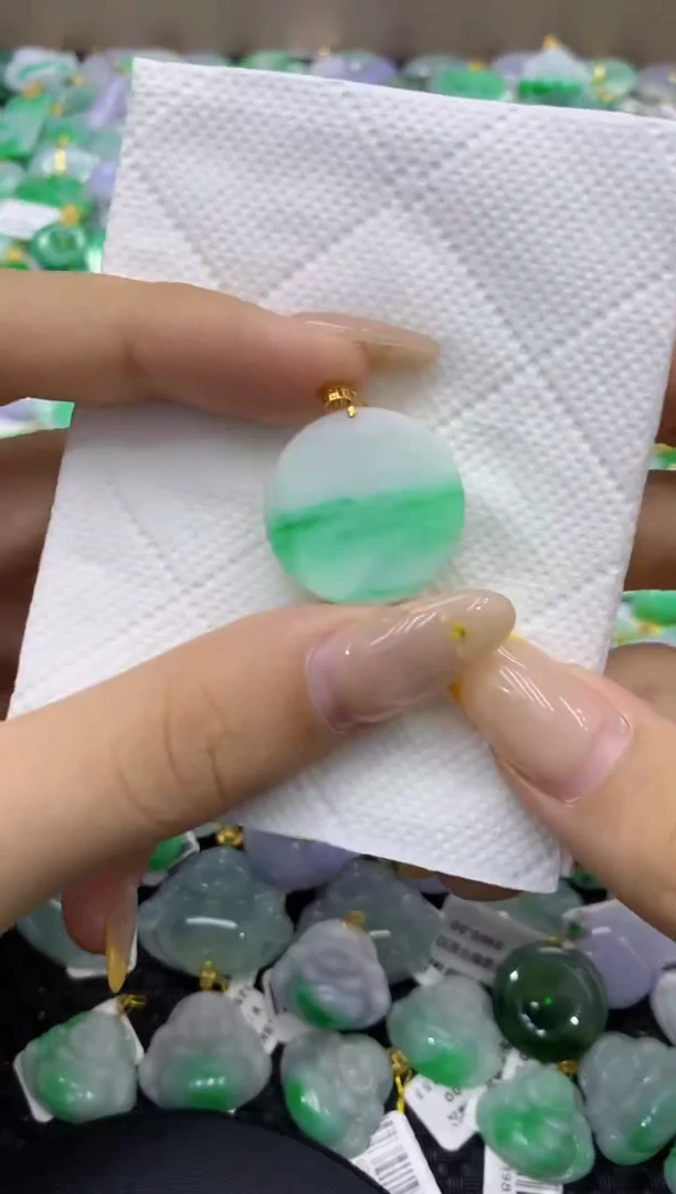 颈饰18K金镶嵌翡翠天然缅甸翡翠A货