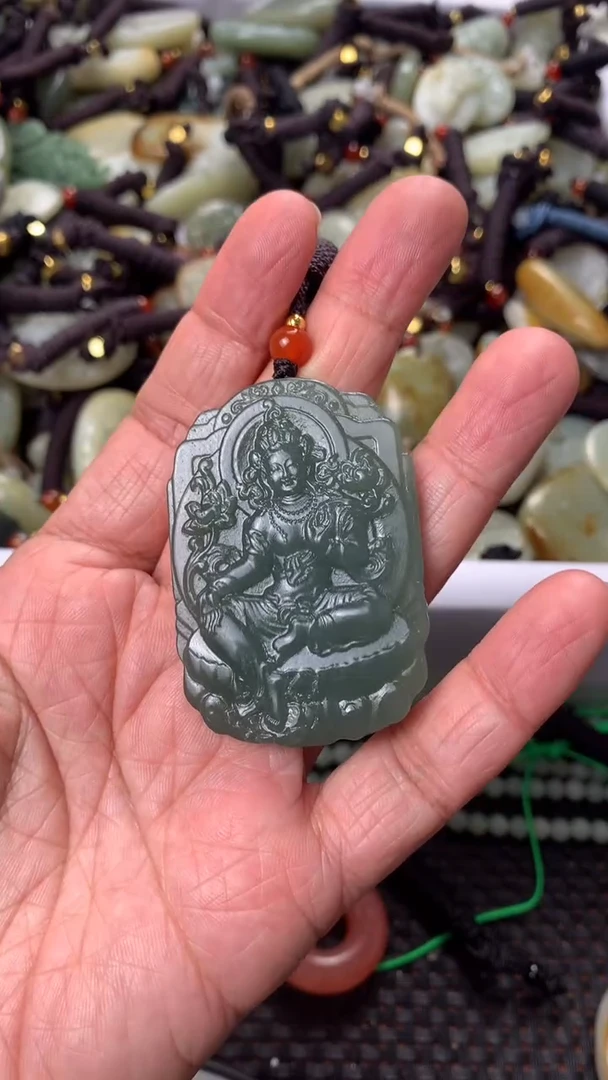【闪购商品】和田玉颈饰未镶嵌多样性发货没有证书，拍一发一.有瑕