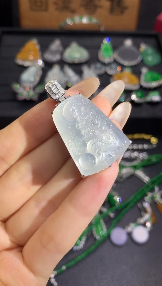 吊坠(不含链)18K金镶嵌翡翠60吊坠不含链