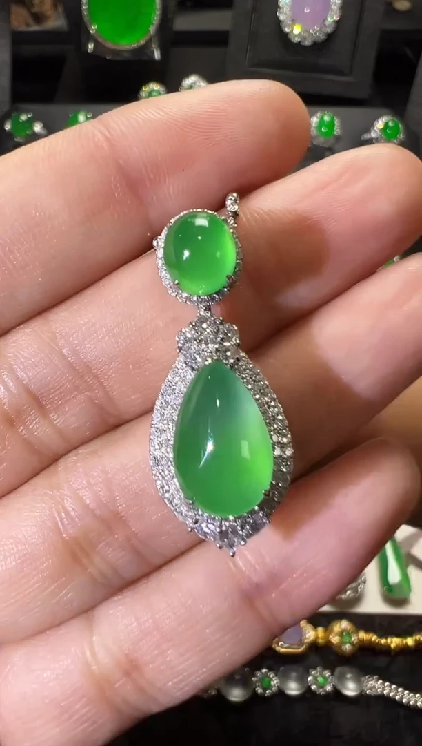 吊坠(不含链)18K金镶嵌翡翠高冰木纳甜阳绿水滴吊坠