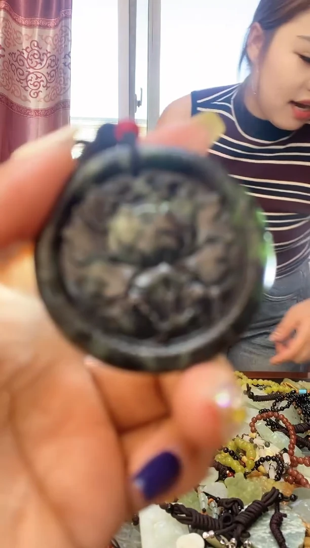 未镶嵌岫玉吊坠