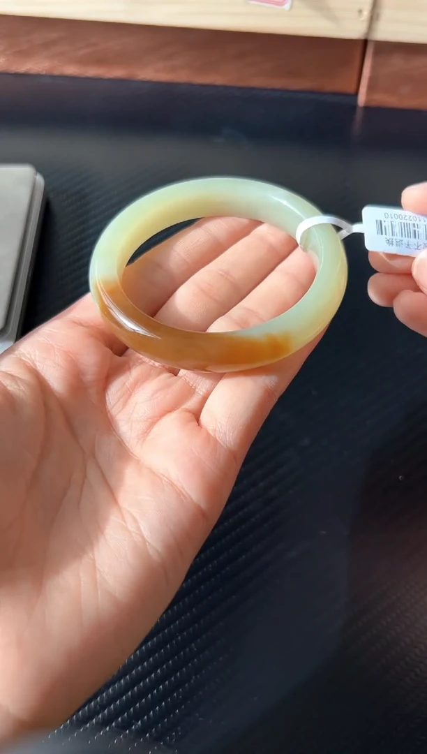 未镶嵌手镯和田玉若羌微色差 56+sm