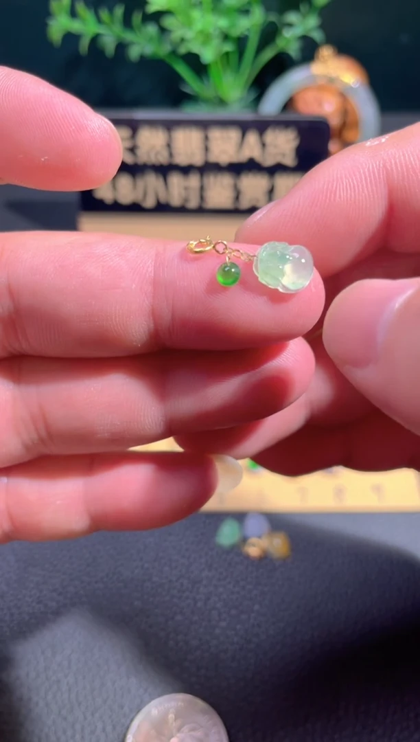 颈饰18K金镶嵌翡翠翡翠