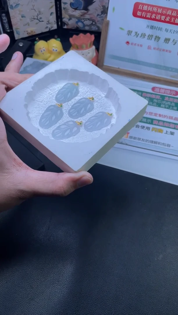 【闪购商品】翡翠挂件18K金镶嵌多样性发一件H8