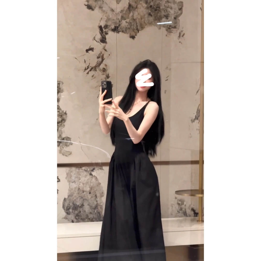 MARIE.COCO法式赫本风黑色吊带连衣裙2025新款高级感气质收腰长裙