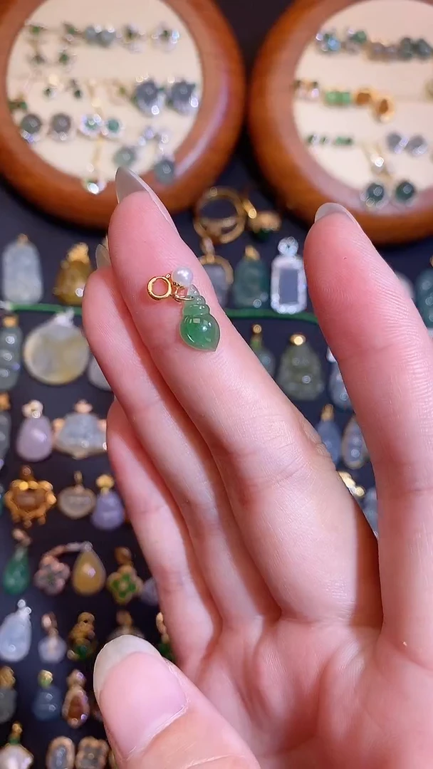 翡翠18K金镶嵌颈饰天然A货翡翠