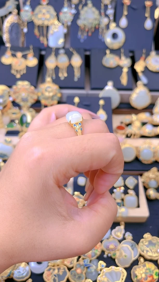 【闪购商品】和田玉戒指银S925镀金镶嵌蝴蝶面包戒指