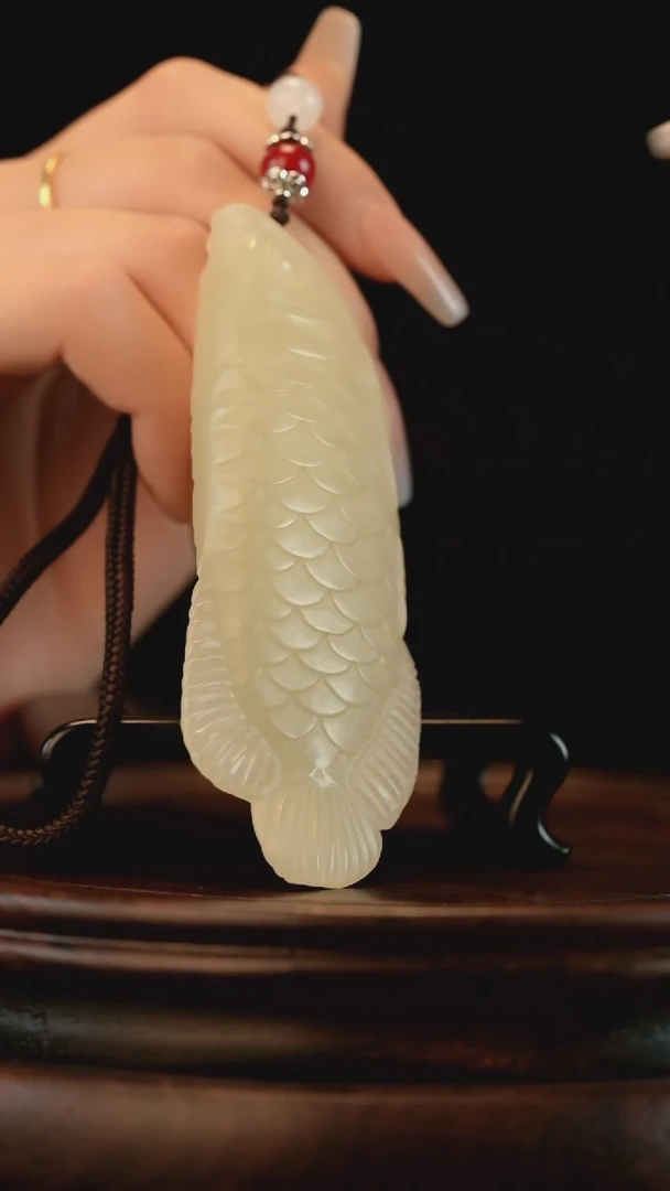云南石竹叶青雕刻：金龙鱼