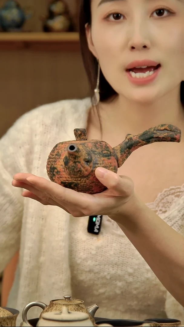 言野手作 岩矿梅桩侧把壶