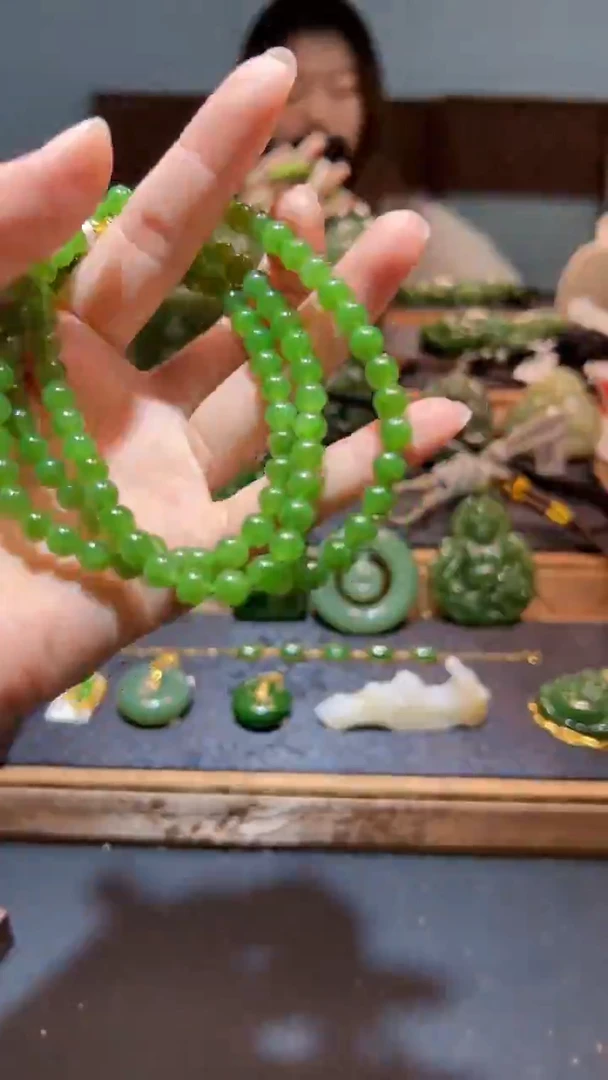 和田玉（碧玉）未镶嵌颈饰1