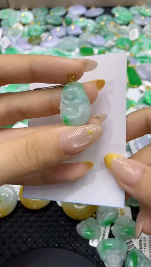 颈饰18K金镶嵌翡翠天然缅甸翡翠A货