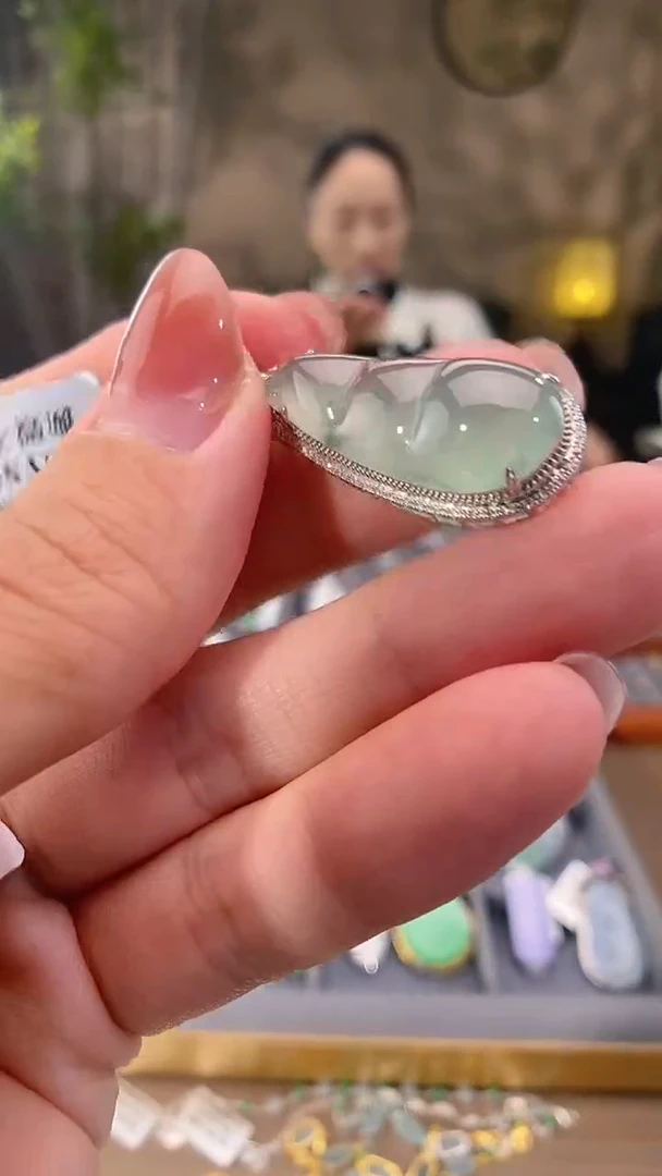 吊坠(不含链)18K金镶嵌翡翠豆子