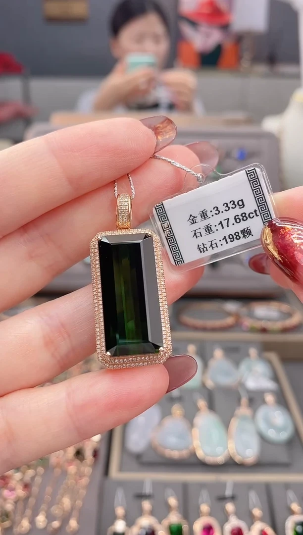 颈饰18K金镶嵌碧玺17.68