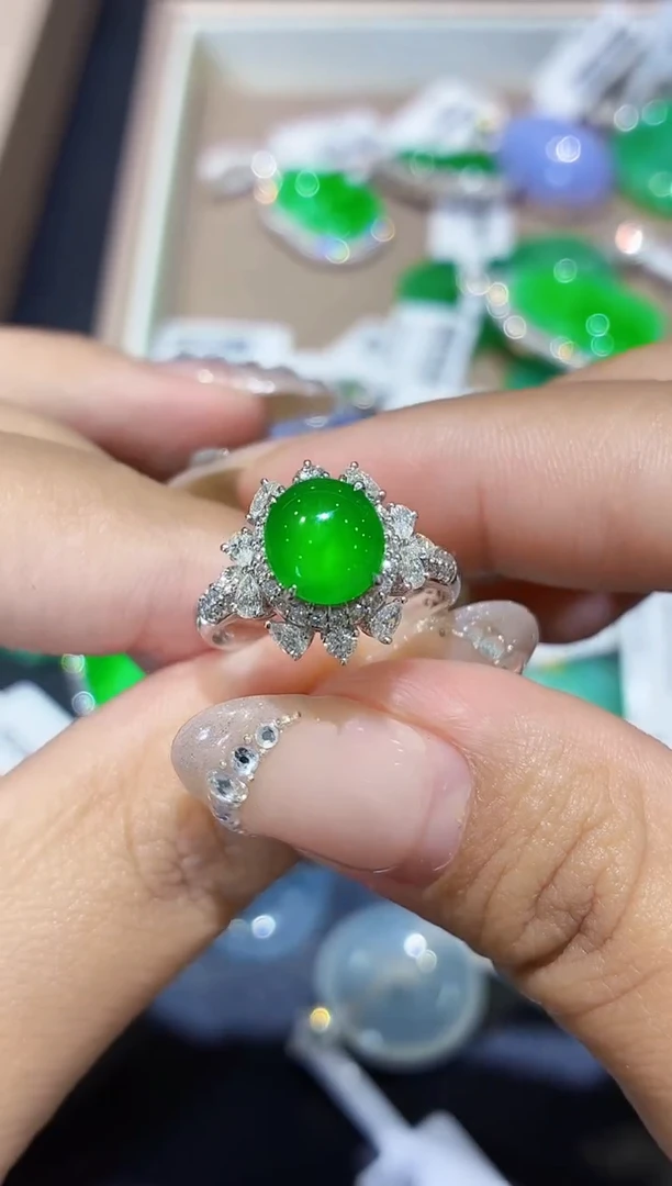 18K金镶嵌戒指翡翠天然A货翡翠