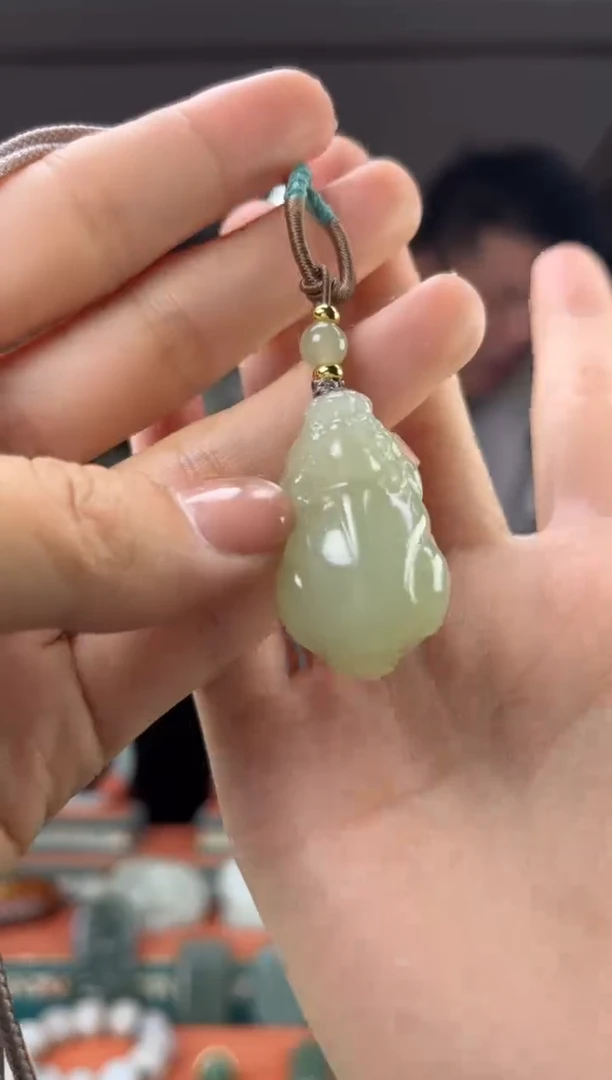 和田玉未镶嵌颈饰佩佩