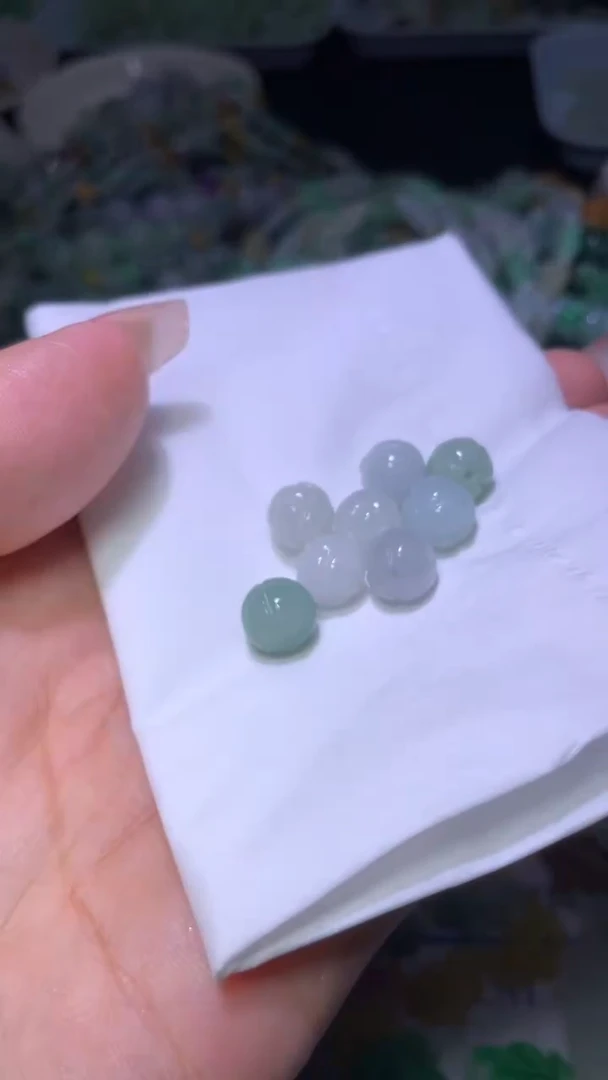 翡翠未镶嵌颈饰吕*王MXX040022