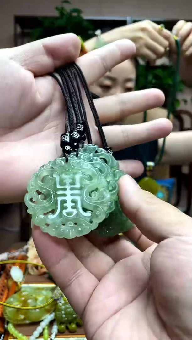 未镶嵌岫玉吊坠多样性发货发其中之一