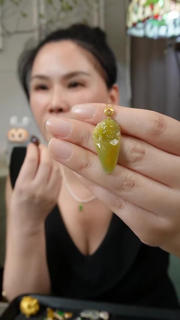 颈饰未镶嵌翡翠天然缅甸翡翠吊坠