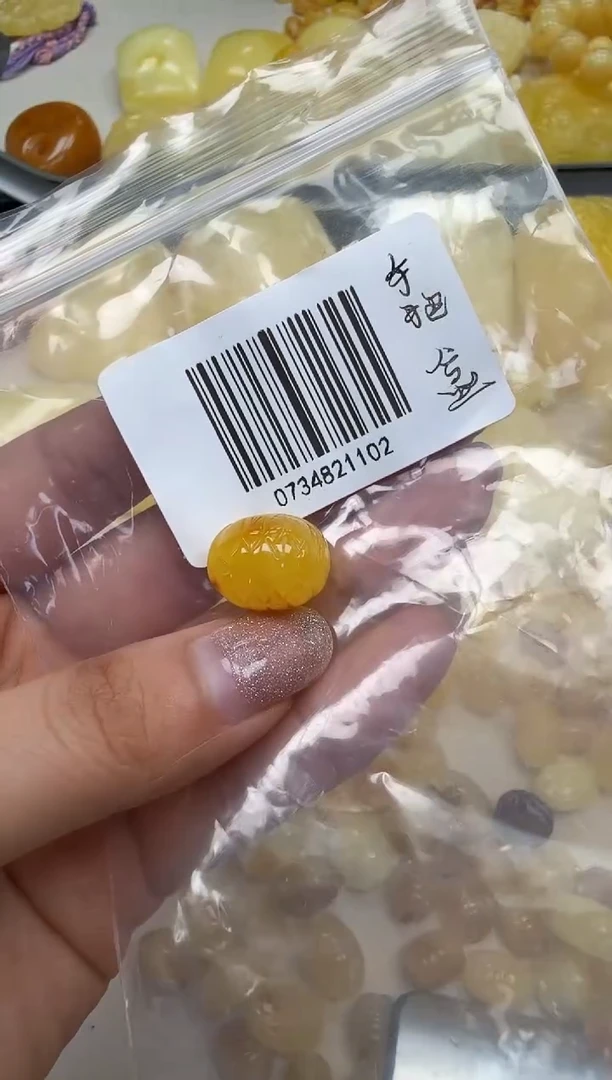 裸石琥珀未镶嵌如图