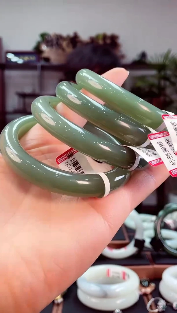 和田玉手镯未镶嵌湖水冻55-59多样性发一