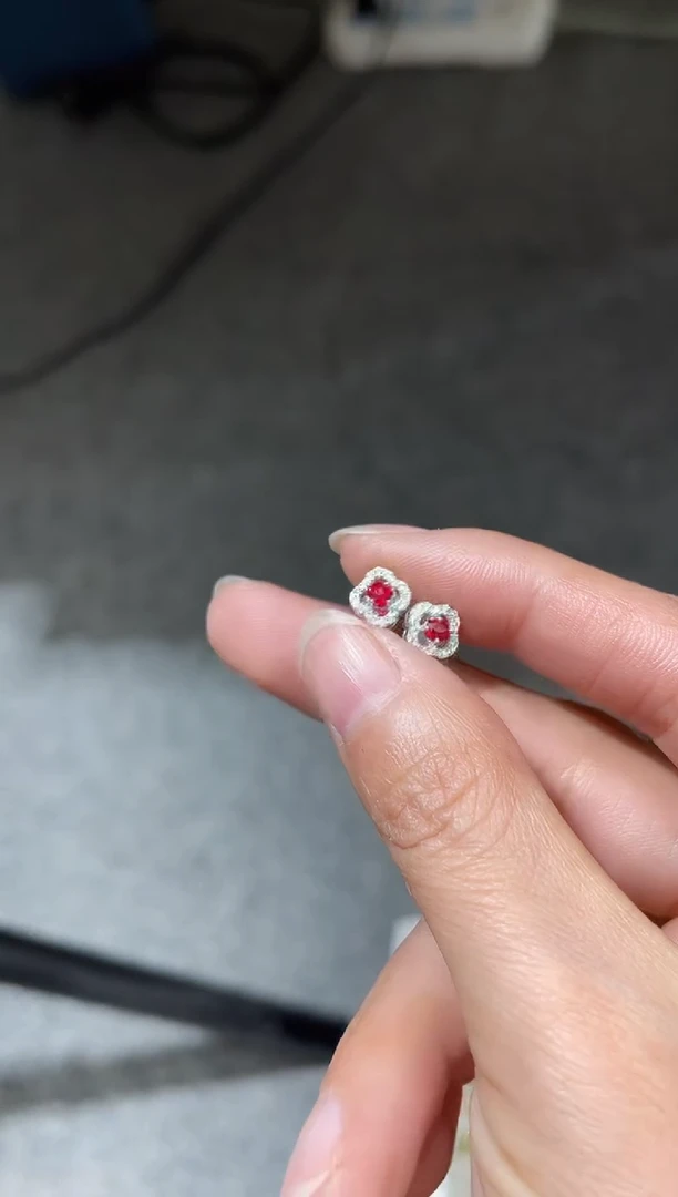 银S925镶嵌耳钉尖晶石成品