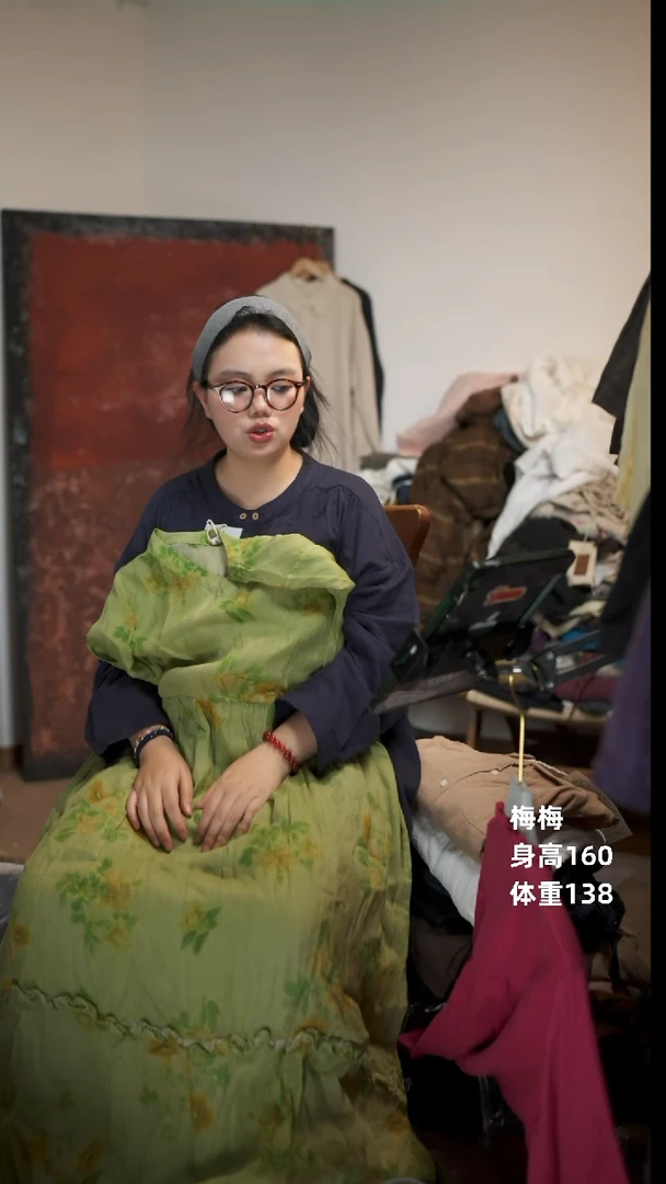 常规苎麻绿色连衣裙