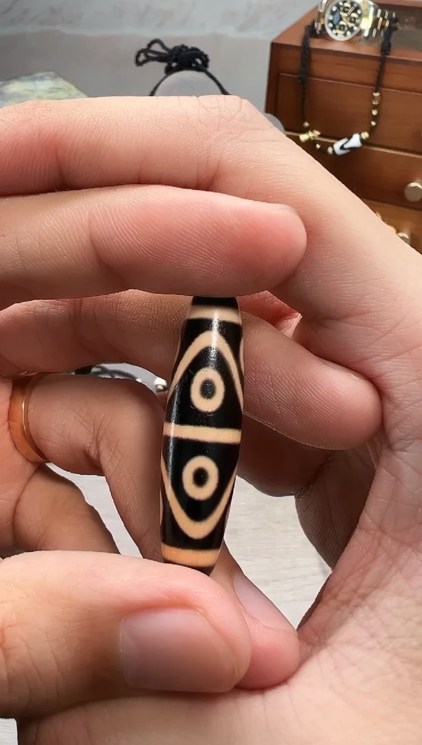 玛瑙/玉髓（覆膜）颈饰未镶嵌牧*八眼