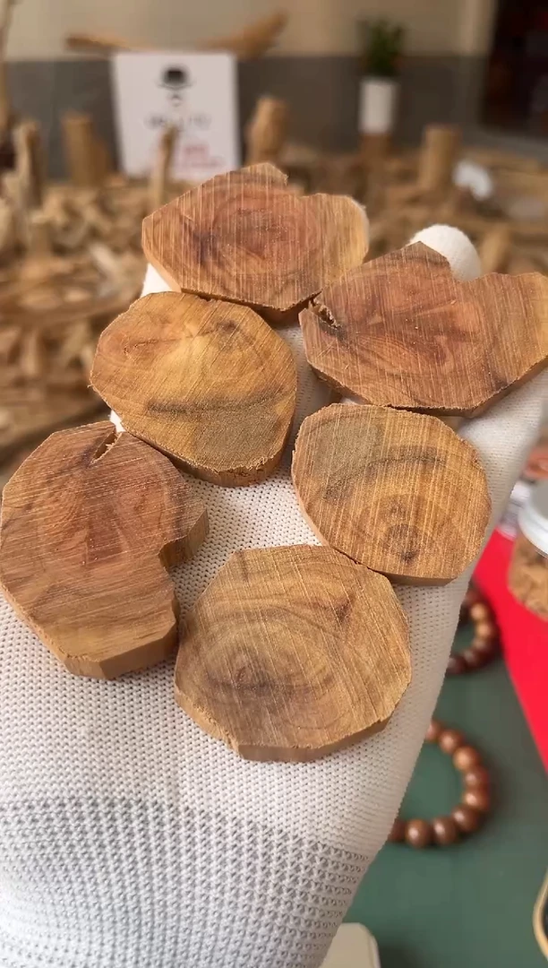 檀香木其他正区老山檀 原木片片 熏香品香 随机发一片 01